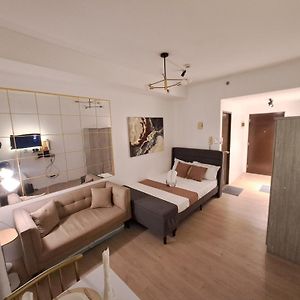 Deluxe Studio